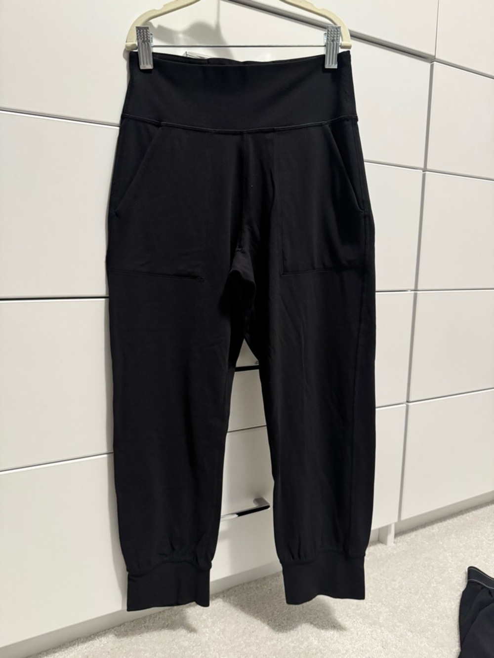 lululemon athletica Black Cropped High-Rise Jogger Pants